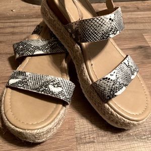 Snake skin platforms !